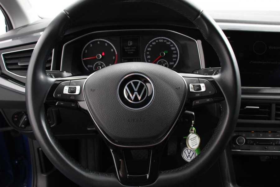 Volkswagen Polo 1.0 TSI 110 pk DSG Highline Navigatie Apple Carplay/Android Auto  Parkeersensoren  Adaptive Cruise Control  Afneembare trekhaak  Getinte ramen  Stoelverwarming  Climatronic