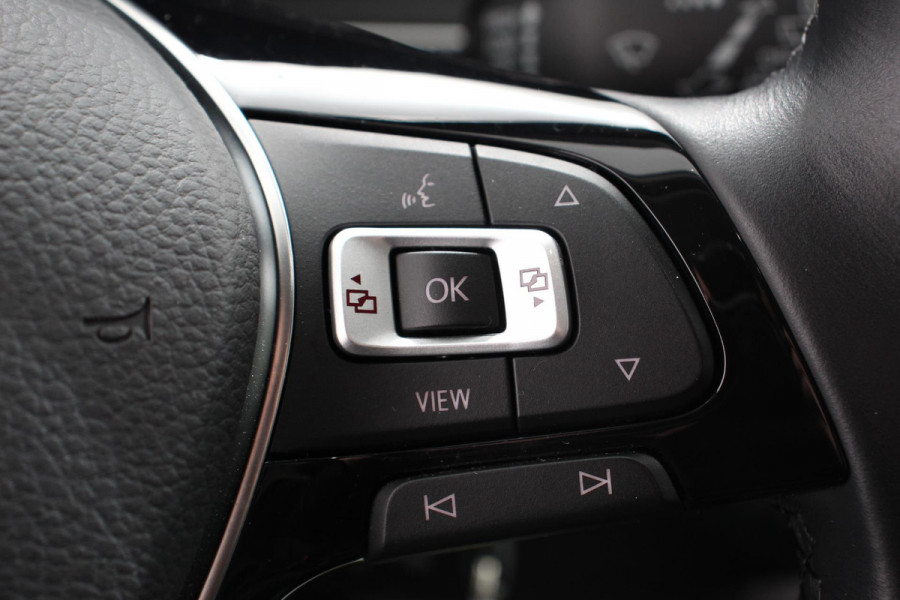 Volkswagen Polo 1.0 TSI 110 pk DSG Highline Navigatie Apple Carplay/Android Auto  Parkeersensoren  Adaptive Cruise Control  Afneembare trekhaak  Getinte ramen  Stoelverwarming  Climatronic