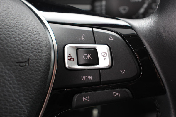 Volkswagen Polo 1.0 TSI 110 pk DSG Highline Navigatie Apple Carplay/Android Auto  Parkeersensoren  Adaptive Cruise Control  Afneembare trekhaak  Getinte ramen  Stoelverwarming  Climatronic
