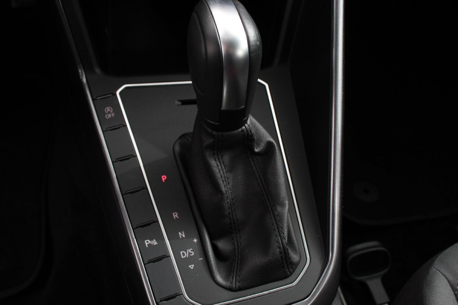 Volkswagen Polo 1.0 TSI 110 pk DSG Highline Navigatie Apple Carplay/Android Auto  Parkeersensoren  Adaptive Cruise Control  Afneembare trekhaak  Getinte ramen  Stoelverwarming  Climatronic