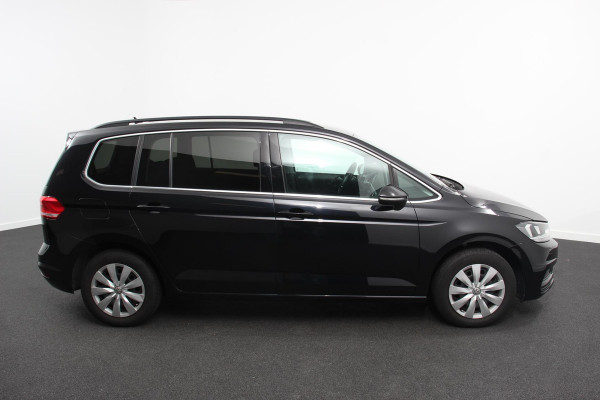 Volkswagen Touran 1.5 TSI 150pk DSG Comfortline 7p Navigatie Apple Carplay/Android Auto Climate Control Adaptive Cruise Control Stoelverwarming