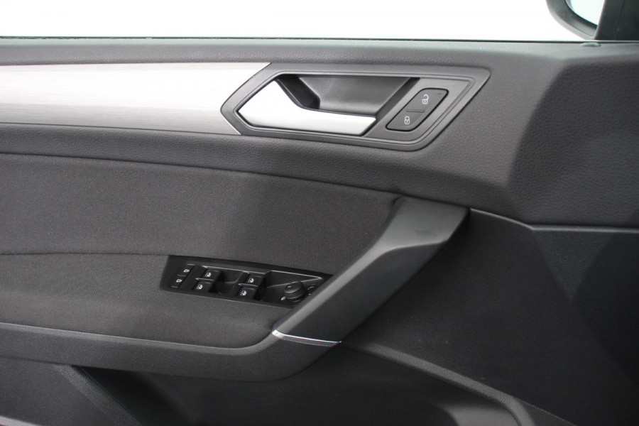 Volkswagen Touran 1.5 TSI 150pk DSG Comfortline 7p Navigatie Apple Carplay/Android Auto Climate Control Adaptive Cruise Control Stoelverwarming