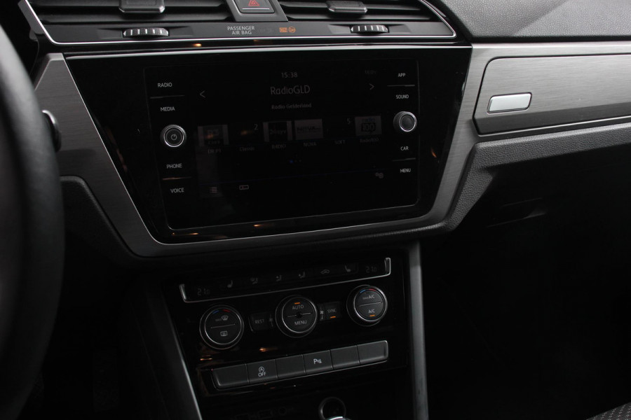 Volkswagen Touran 1.5 TSI 150pk DSG Comfortline 7p Navigatie Apple Carplay/Android Auto Climate Control Adaptive Cruise Control Stoelverwarming