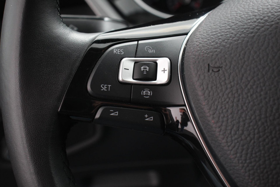 Volkswagen Touran 1.5 TSI 150pk DSG Comfortline 7p Navigatie Apple Carplay/Android Auto Climate Control Adaptive Cruise Control Stoelverwarming
