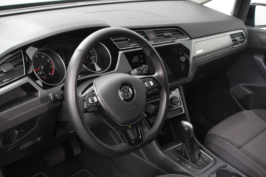 Volkswagen Touran 1.5 TSI 150pk DSG Comfortline 7p Navigatie Apple Carplay/Android Auto Climate Control Adaptive Cruise Control Stoelverwarming