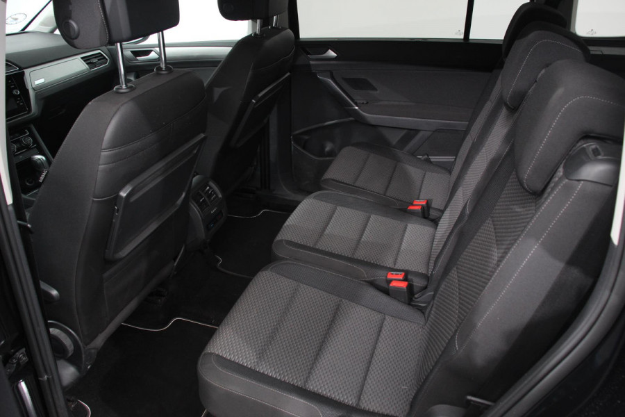 Volkswagen Touran 1.5 TSI 150pk DSG Comfortline 7p Navigatie Apple Carplay/Android Auto Climate Control Adaptive Cruise Control Stoelverwarming