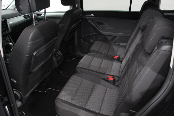 Volkswagen Touran 1.5 TSI 150pk DSG Comfortline 7p Navigatie Apple Carplay/Android Auto Climate Control Adaptive Cruise Control Stoelverwarming
