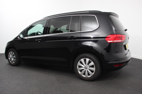 Volkswagen Touran 1.5 TSI 150pk DSG Comfortline 7p Navigatie Apple Carplay/Android Auto Climate Control Adaptive Cruise Control Stoelverwarming