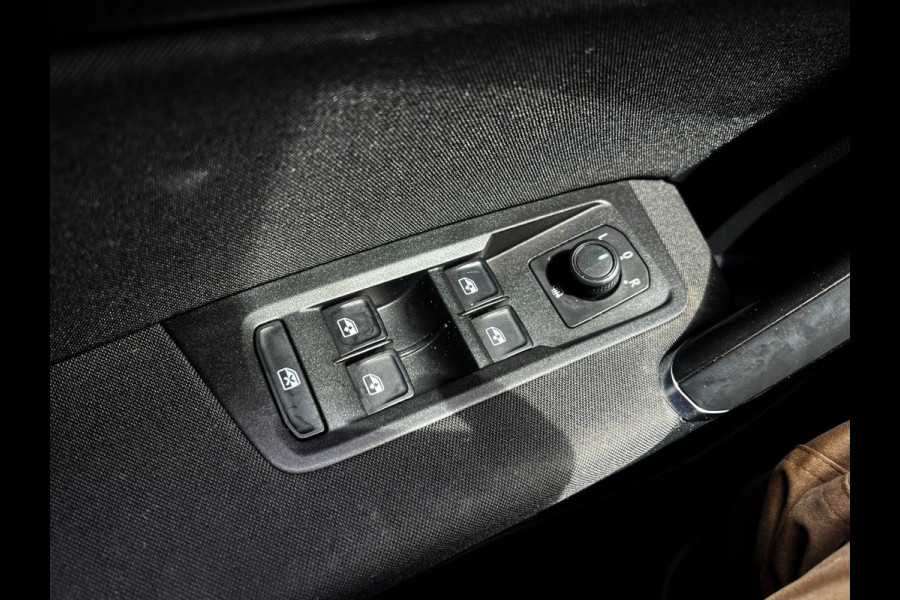Volkswagen Touran 1.5 TSI Comfortline Business 7p Clima_ACC_Nieuw velgen en banden