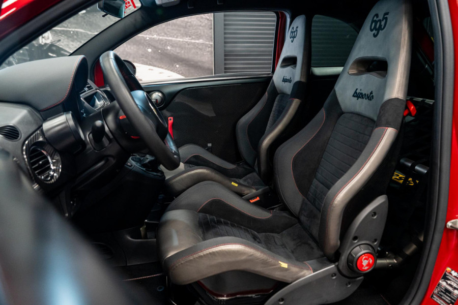 Abarth 695 Biposto  *O.Z. Lichtmetalen velgen / Akrapovic / Carbon in-exterieur / Sportstoelen / Brembo-Remmen*