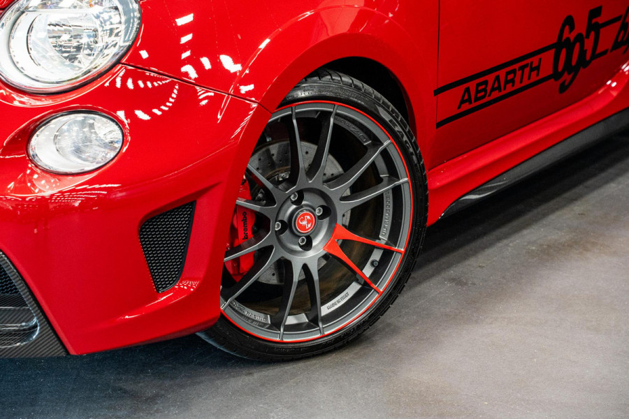 Abarth 695 Biposto  *O.Z. Lichtmetalen velgen / Akrapovic / Carbon in-exterieur / Sportstoelen / Brembo-Remmen*