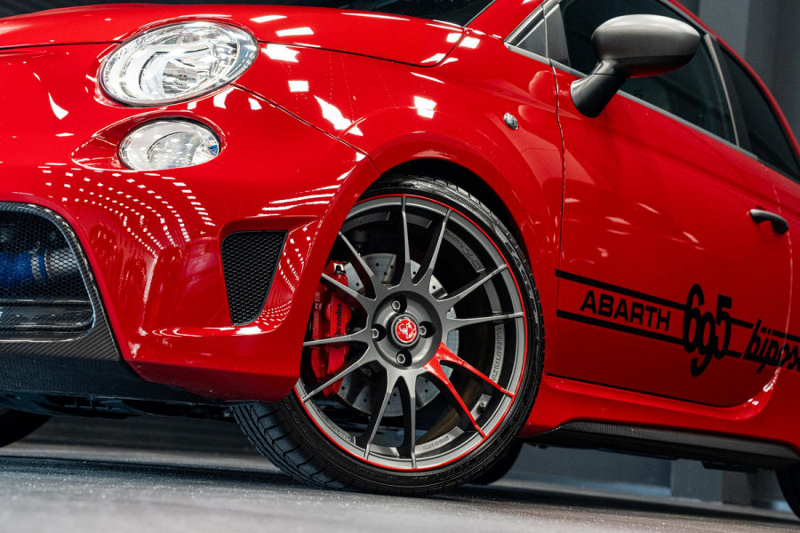Abarth 695 Biposto  *O.Z. Lichtmetalen velgen / Akrapovic / Carbon in-exterieur / Sportstoelen / Brembo-Remmen*