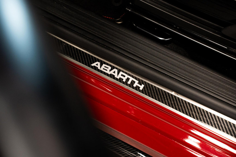 Abarth 695 Biposto  *O.Z. Lichtmetalen velgen / Akrapovic / Carbon in-exterieur / Sportstoelen / Brembo-Remmen*