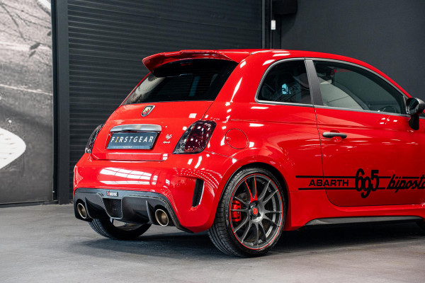 Abarth 695 Biposto  *O.Z. Lichtmetalen velgen / Akrapovic / Carbon in-exterieur / Sportstoelen / Brembo-Remmen*