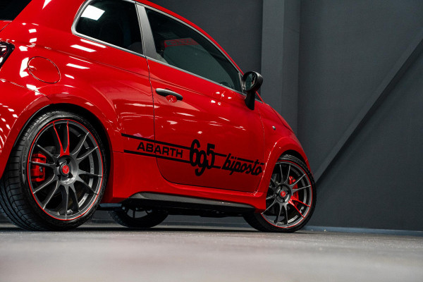 Abarth 695 Biposto  *O.Z. Lichtmetalen velgen / Akrapovic / Carbon in-exterieur / Sportstoelen / Brembo-Remmen*