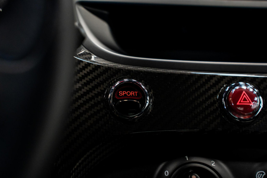 Abarth 695 Biposto  *O.Z. Lichtmetalen velgen / Akrapovic / Carbon in-exterieur / Sportstoelen / Brembo-Remmen*