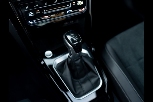 Volkswagen T-Roc 1.5 TSI R-Line Business+ | Panodak | Trekhaak afnb. | IQ Light | Side Assist | Keyless | Camera | Prijs Rijklaar!!