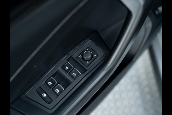 Volkswagen T-Roc 1.5 TSI R-Line Business+ | Panodak | Trekhaak afnb. | IQ Light | Side Assist | Keyless | Camera | Prijs Rijklaar!!