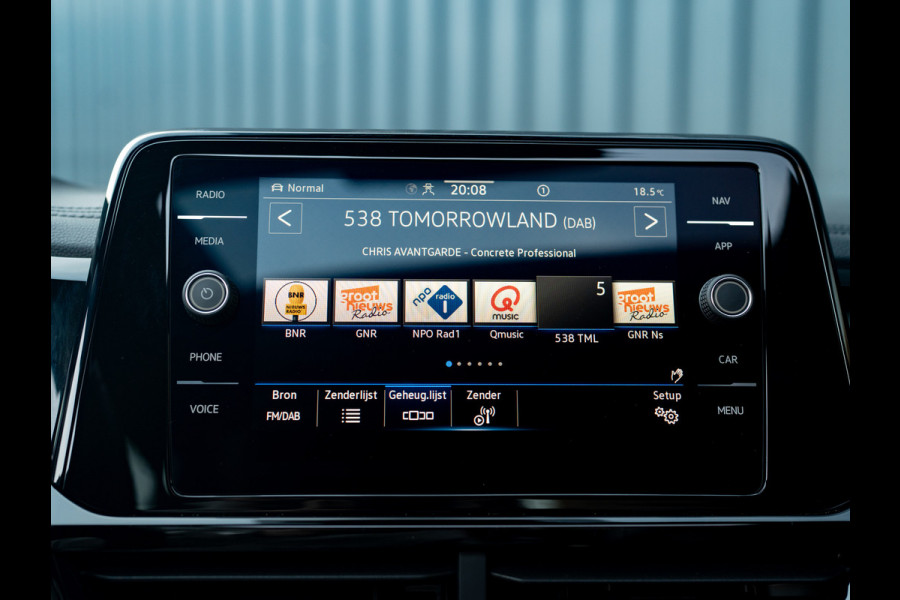 Volkswagen T-Roc 1.5 TSI R-Line Business+ | Panodak | Trekhaak afnb. | IQ Light | Side Assist | Keyless | Camera | Prijs Rijklaar!!