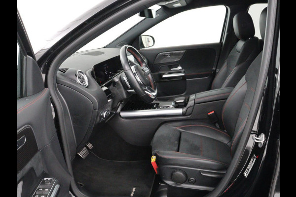 Mercedes-Benz GLA 250e AMG Night | SOH 90% | Adaptive cruise | Stoelverwarming | Camera | Half leder | Park Assist | Leder/Alcantara | Widescreen | Sfeerverlichting | Climate control | PHEV | Plug In