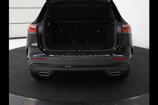Mercedes-Benz GLA 250e AMG Night | SOH 90% | Adaptive cruise | Stoelverwarming | Camera | Half leder | Park Assist | Leder/Alcantara | Widescreen | Sfeerverlichting | Climate control | PHEV | Plug In