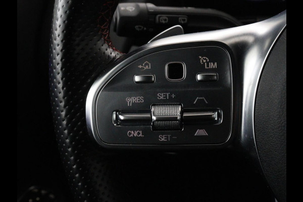 Mercedes-Benz GLA 250e AMG Night | SOH 90% | Adaptive cruise | Stoelverwarming | Camera | Half leder | Park Assist | Leder/Alcantara | Widescreen | Sfeerverlichting | Climate control | PHEV | Plug In