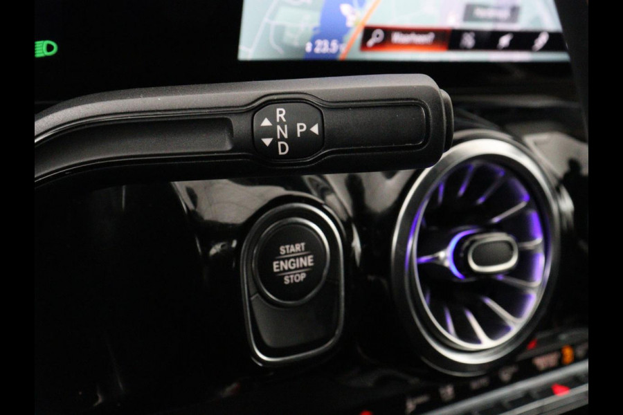 Mercedes-Benz GLA 250e AMG Night | SOH 90% | Adaptive cruise | Stoelverwarming | Camera | Half leder | Park Assist | Leder/Alcantara | Widescreen | Sfeerverlichting | Climate control | PHEV | Plug In