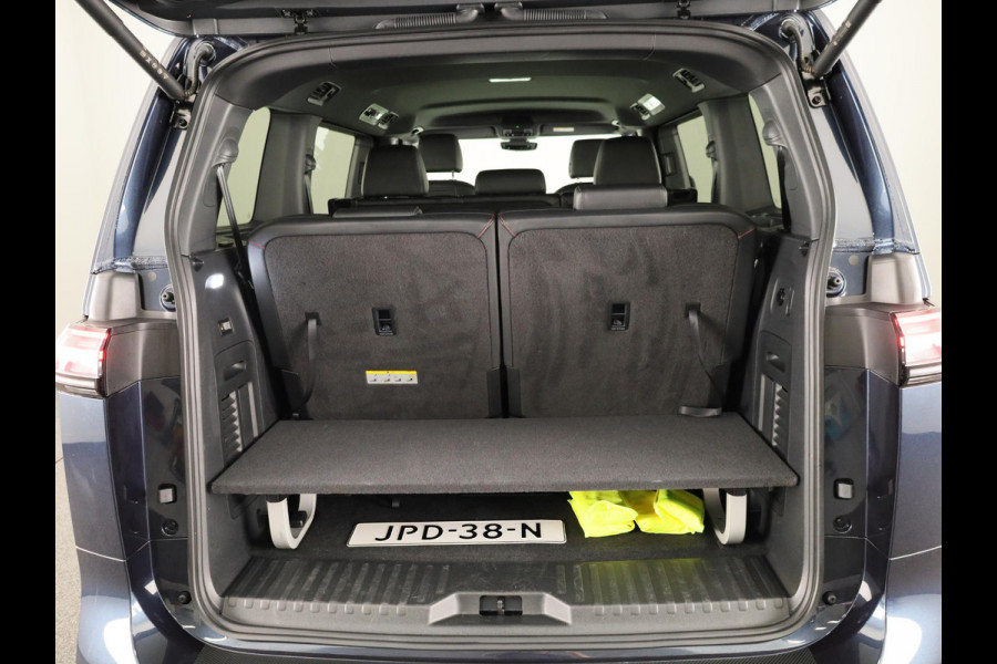 Volkswagen ID. Buzz GTX 4MOTION 86 kWh LWB 7p. 340 pk | SoH 100% | Verlengde garantie | Navigatie | Trekhaak (wegklapbaar) | Parkeersensoren (Park assist) | Achteruitrijcamera | Stoelverwarming v/a |