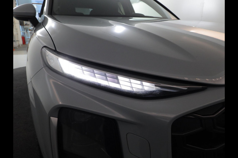 Audi Q3 1.5 e-hybrid S edition 272PK | 4jr garantie | S-line in & Exterieur | Blindspot | MMI plus | Achteruitrijcamera |