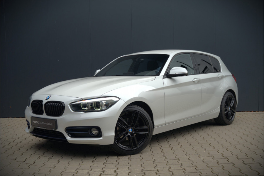 BMW 1-serie 118i Sport Line Edition | Stoelverwarming | Cruise Control | Parkeersensoren | Navigatie | Groot Scherm | Digitale Tellers | Automaat | Keyless | Trekhaak | LED