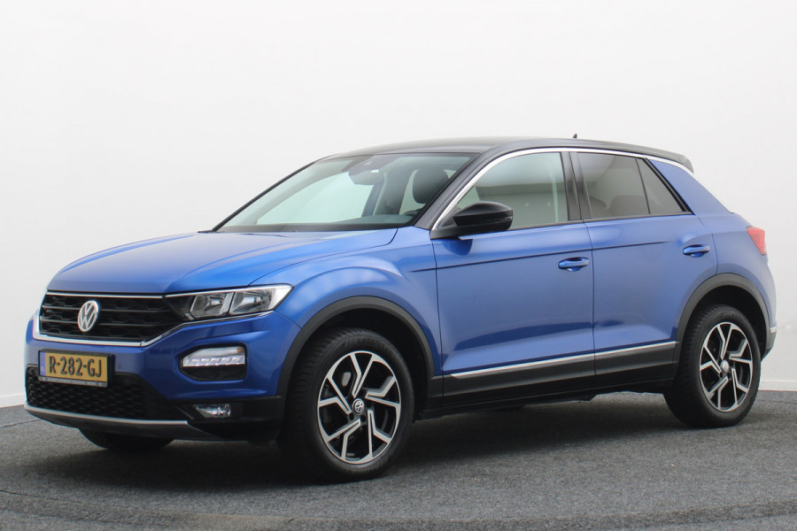 Volkswagen T-Roc 1.5 TSI Sport Virtual Cockpit, Cruise, Apple Carplay, Verwarmde Stoelen, Trekhaak, 17''