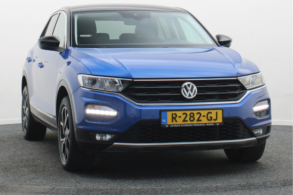 Volkswagen T-Roc 1.5 TSI Sport Virtual Cockpit, Cruise, Apple Carplay, Verwarmde Stoelen, Trekhaak, 17''
