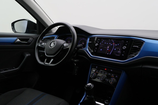 Volkswagen T-Roc 1.5 TSI Sport Virtual Cockpit, Cruise, Apple Carplay, Verwarmde Stoelen, Trekhaak, 17''