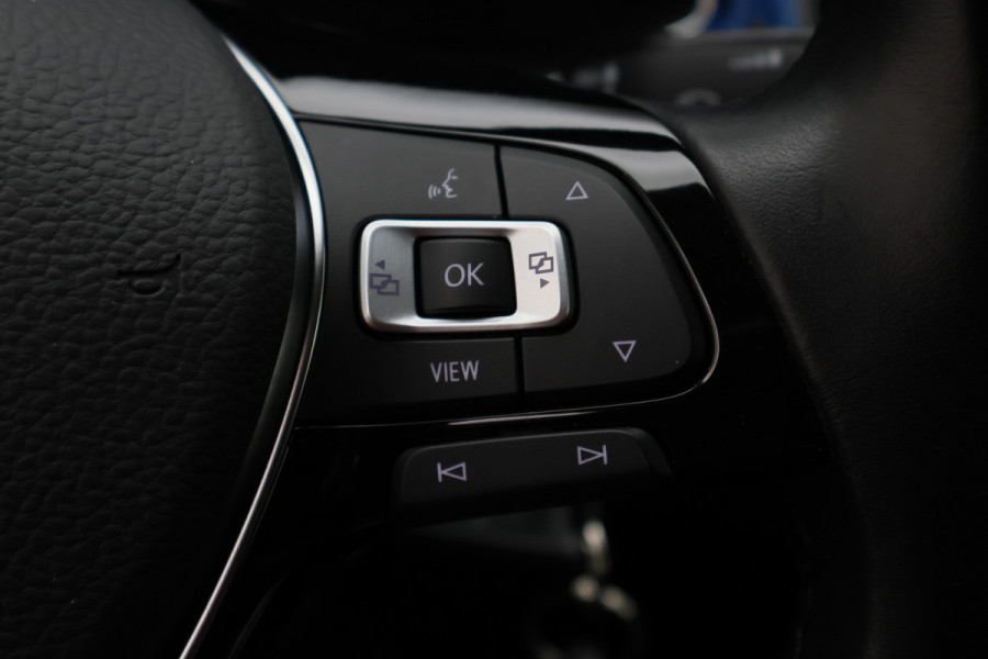 Volkswagen T-Roc 1.5 TSI Sport Virtual Cockpit, Cruise, Apple Carplay, Verwarmde Stoelen, Trekhaak, 17''