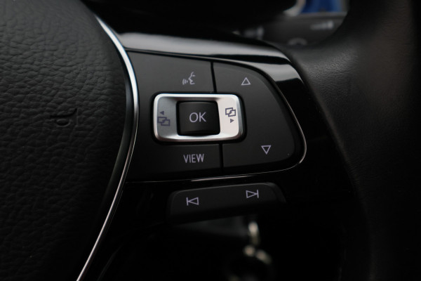 Volkswagen T-Roc 1.5 TSI Sport Virtual Cockpit, Cruise, Apple Carplay, Verwarmde Stoelen, Trekhaak, 17''