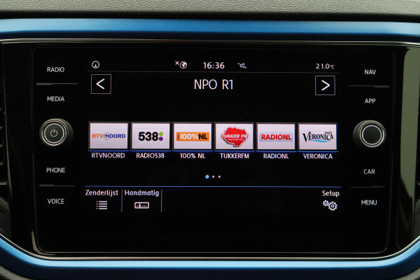 Volkswagen T-Roc 1.5 TSI Sport Virtual Cockpit, Cruise, Apple Carplay, Verwarmde Stoelen, Trekhaak, 17''