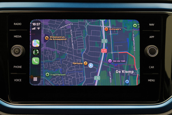 Volkswagen T-Roc 1.5 TSI Sport Virtual Cockpit, Cruise, Apple Carplay, Verwarmde Stoelen, Trekhaak, 17''