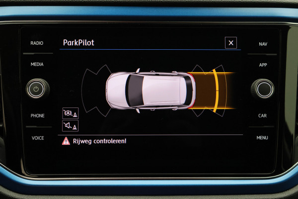 Volkswagen T-Roc 1.5 TSI Sport Virtual Cockpit, Cruise, Apple Carplay, Verwarmde Stoelen, Trekhaak, 17''