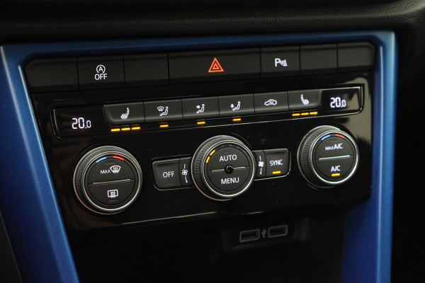 Volkswagen T-Roc 1.5 TSI Sport Virtual Cockpit, Cruise, Apple Carplay, Verwarmde Stoelen, Trekhaak, 17''