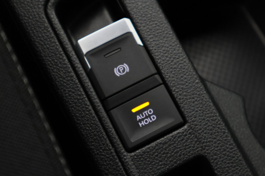 Volkswagen T-Roc 1.5 TSI Sport Virtual Cockpit, Cruise, Apple Carplay, Verwarmde Stoelen, Trekhaak, 17''