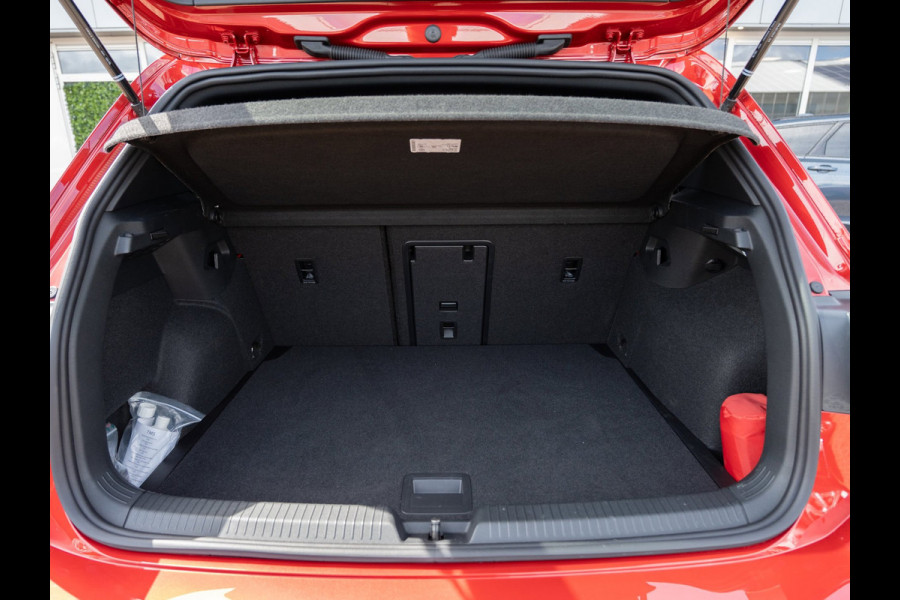 Volkswagen Golf 1.5 eTSI 150PK DSG R-Line Edition | Black Pack | Head-Up | Camera | BTW