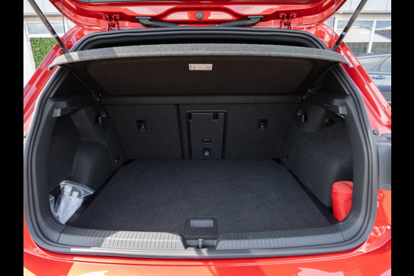 Volkswagen Golf 1.5 eTSI 150PK DSG R-Line Edition | Black Pack | Head-Up | Camera | BTW