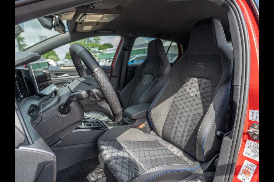 Volkswagen Golf 1.5 eTSI 150PK DSG R-Line Edition | Black Pack | Head-Up | Camera | BTW