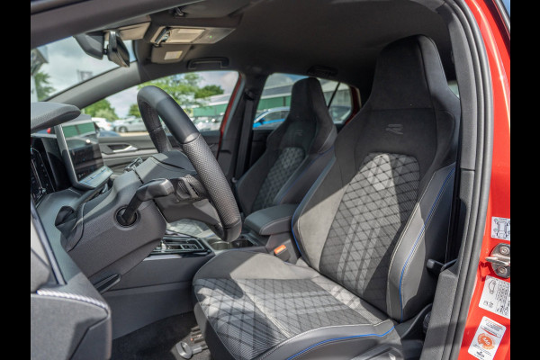 Volkswagen Golf 1.5 eTSI 150PK DSG R-Line Edition | Black Pack | Head-Up | Camera | BTW