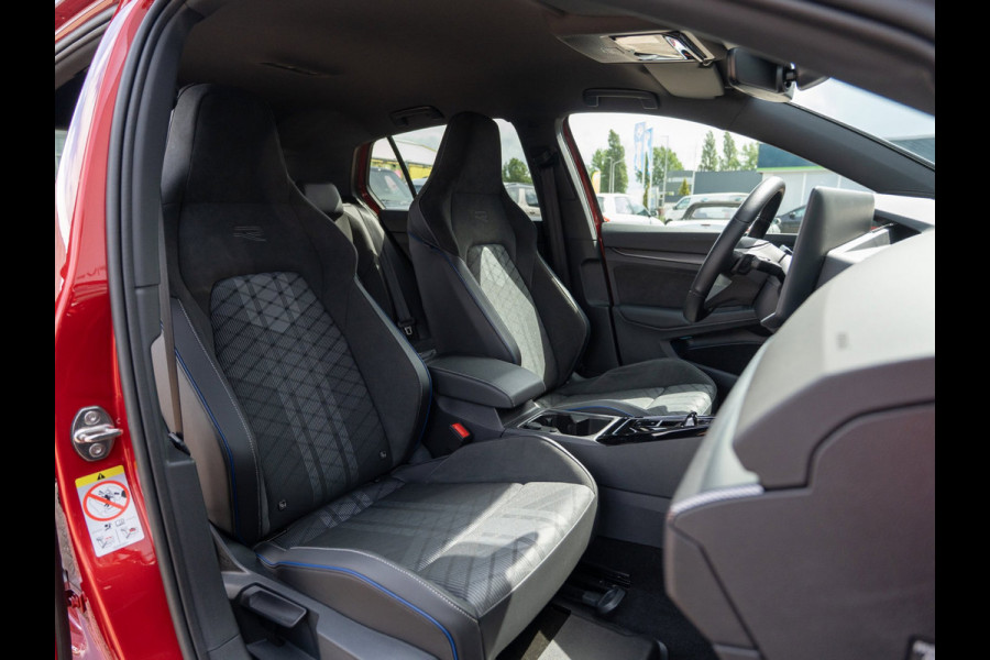 Volkswagen Golf 1.5 eTSI 150PK DSG R-Line Edition | Black Pack | Head-Up | Camera | BTW