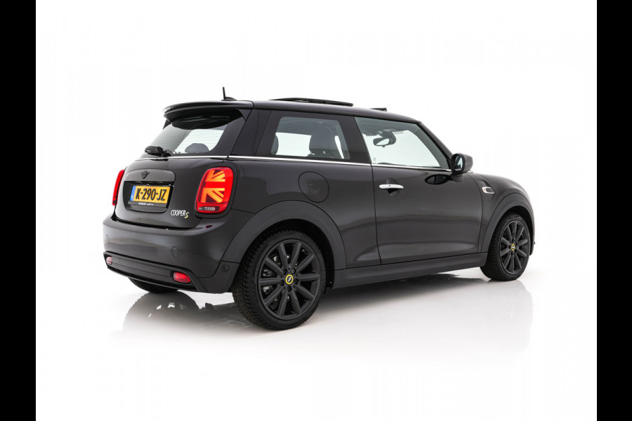 MINI Electric Yours 33 kWh [ 3-Fase-11kW ] {SoH-97%} (INCL-BTW) Aut. *HEATPUMP | PANO | LEATHER | DIGI-COCKPIT | HEAD-UP | FULL-LED | NAVI-FULLMAP | HEATED-SPORTSEATS | DAB | CRUISE | HARMAN/KARDON | CAMERA | KEYLESS | AMBIENTLIGHT | 17"ALU*