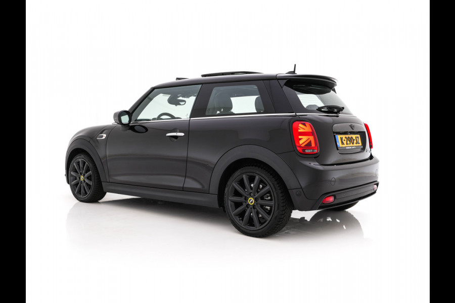 MINI Electric Yours 33 kWh [ 3-Fase-11kW ] {SoH-97%} (INCL-BTW) Aut. *HEATPUMP | PANO | LEATHER | DIGI-COCKPIT | HEAD-UP | FULL-LED | NAVI-FULLMAP | HEATED-SPORTSEATS | DAB | CRUISE | HARMAN/KARDON | CAMERA | KEYLESS | AMBIENTLIGHT | 17"ALU*