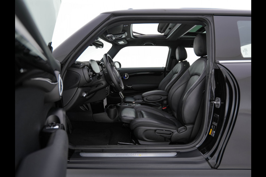 MINI Electric Yours 33 kWh [ 3-Fase-11kW ] {SoH-97%} (INCL-BTW) Aut. *HEATPUMP | PANO | LEATHER | DIGI-COCKPIT | HEAD-UP | FULL-LED | NAVI-FULLMAP | HEATED-SPORTSEATS | DAB | CRUISE | HARMAN/KARDON | CAMERA | KEYLESS | AMBIENTLIGHT | 17"ALU*