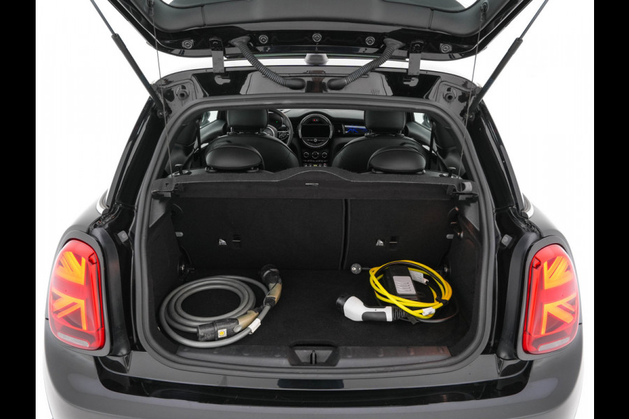 MINI Electric Yours 33 kWh [ 3-Fase-11kW ] {SoH-97%} (INCL-BTW) Aut. *HEATPUMP | PANO | LEATHER | DIGI-COCKPIT | HEAD-UP | FULL-LED | NAVI-FULLMAP | HEATED-SPORTSEATS | DAB | CRUISE | HARMAN/KARDON | CAMERA | KEYLESS | AMBIENTLIGHT | 17"ALU*