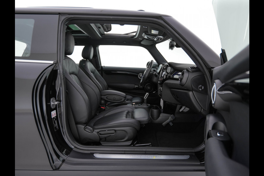 MINI Electric Yours 33 kWh [ 3-Fase-11kW ] {SoH-97%} (INCL-BTW) Aut. *HEATPUMP | PANO | LEATHER | DIGI-COCKPIT | HEAD-UP | FULL-LED | NAVI-FULLMAP | HEATED-SPORTSEATS | DAB | CRUISE | HARMAN/KARDON | CAMERA | KEYLESS | AMBIENTLIGHT | 17"ALU*